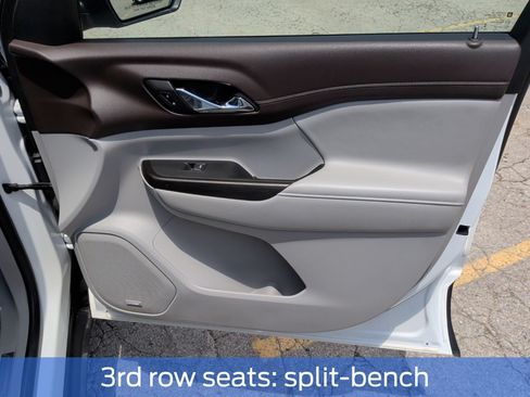 Used 2023 GMC Acadia SLT FWD image 25