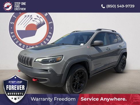 Used 2019 Jeep Cherokee Trailhawk w/ Cold Weather Group AWD/4WD image 1