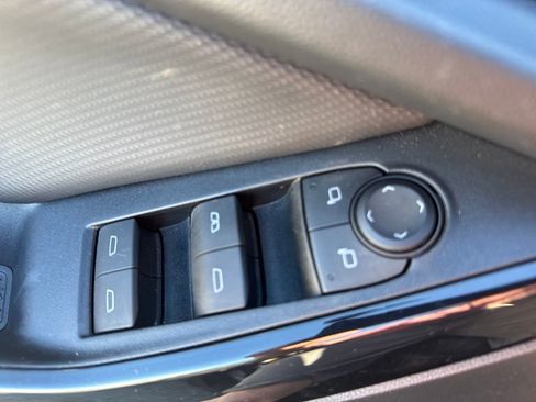 Used 2025 Chevrolet Equinox LT w/ Convenience Package II image 16