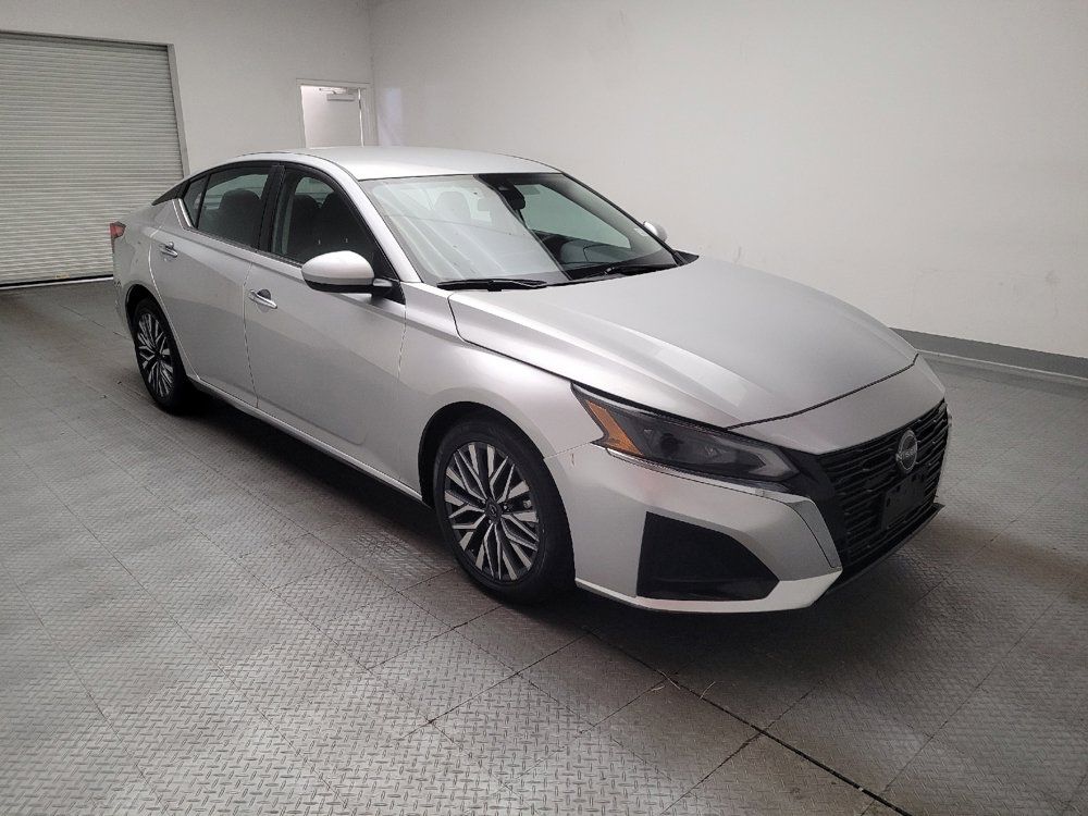 Used 2023 Nissan Altima 2.5 SV FWD image 13