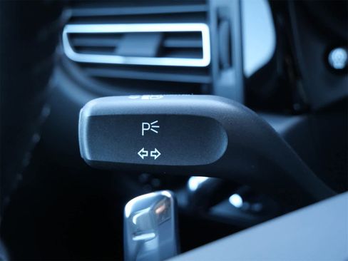 Certified 2026 Porsche Macan image 25