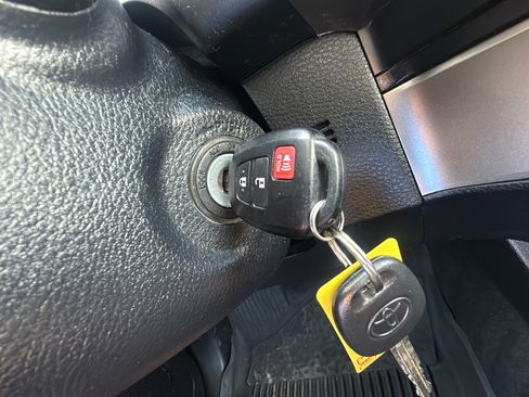 Used 2021 Toyota Tacoma SR5 AWD/4WD image 18