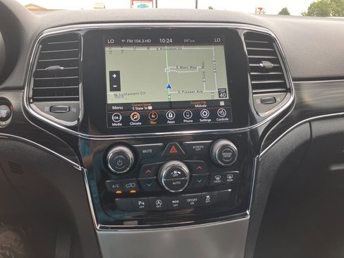 Used 2021 Jeep Grand Cherokee Limited image 10