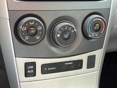 Used 2013 Toyota Corolla LE image 14