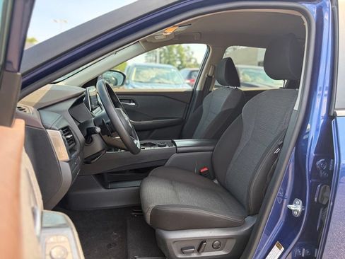 Used 2023 Nissan Rogue SV AWD/4WD image 19