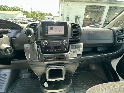 Used 2025 RAM ProMaster 2500 w/ U-Haul Equipment Group FWD image 31