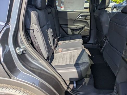New 2025 Mitsubishi Outlander SE image 31