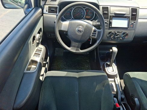 Used 2012 Nissan Versa Hatchback FWD image 11