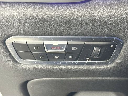 Used 2022 BMW X5 xDrive40i w/ Premium Essential Package image 23