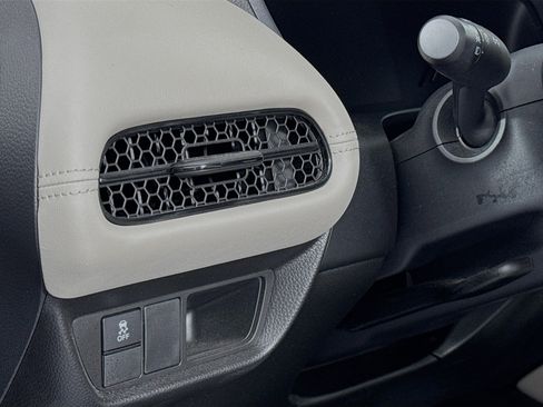 Certified 2023 Honda HR-V LX image 10