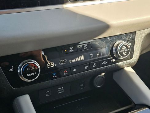 Used 2024 Mitsubishi Outlander SEL image 25