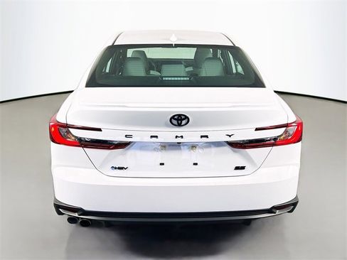 Used 2025 Toyota Camry SE image 6