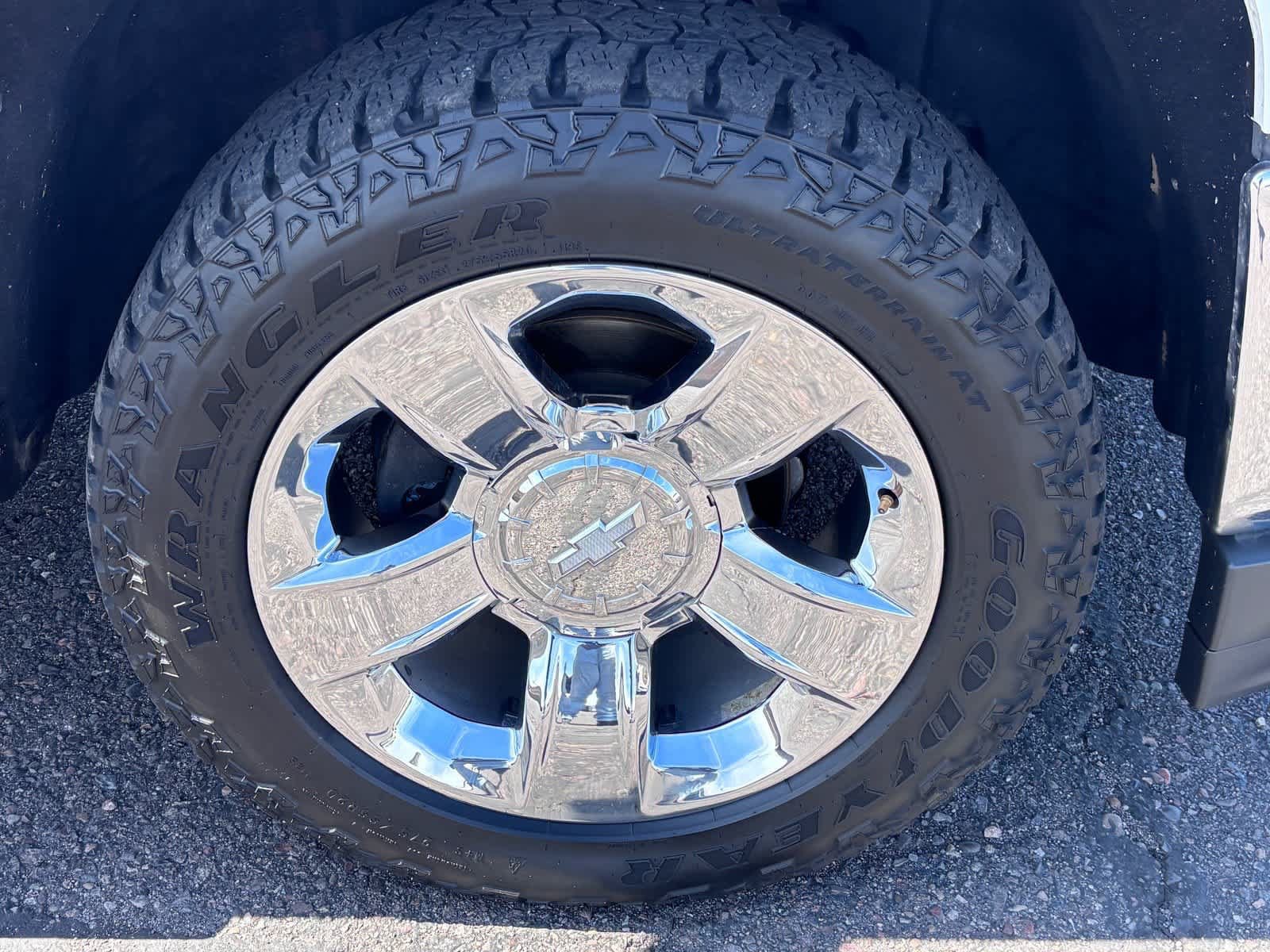 Used 2018 Chevrolet Silverado 1500 LT w/ LT Eassist Package AWD/4WD image 12