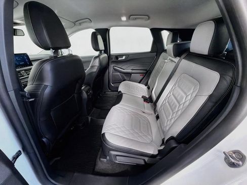 Used 2024 Ford Escape Platinum w/ Premium Technology Package AWD/4WD image 40