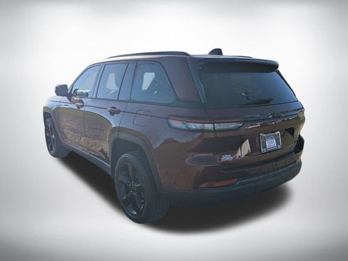 Used 2023 Jeep Grand Cherokee Limited w/ Black Appearance Package image 5