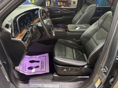 Used 2021 Cadillac Escalade Premium Luxury image 17
