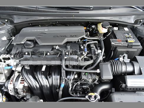 New 2026 Hyundai Elantra Limited FWD image 8