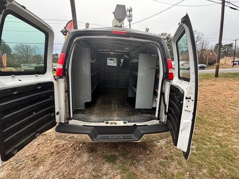 Used 2017 GMC Savana 2500 image 19