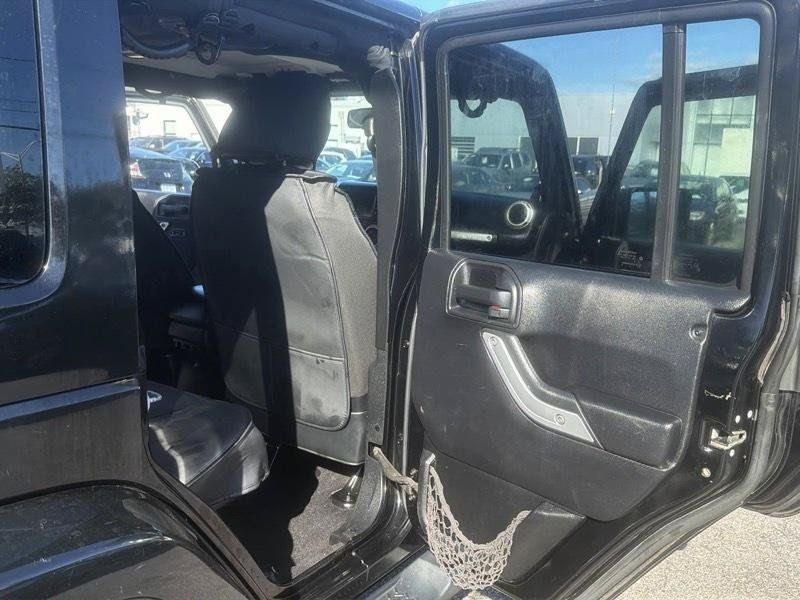 Used 2014 Jeep Wrangler Unlimited Sahara w/ Dual Top Group AWD/4WD image 15