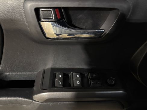 Used 2022 Toyota Tacoma TRD Off-Road image 9