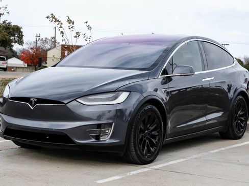 Used 2018 Tesla Model X 75D image 7