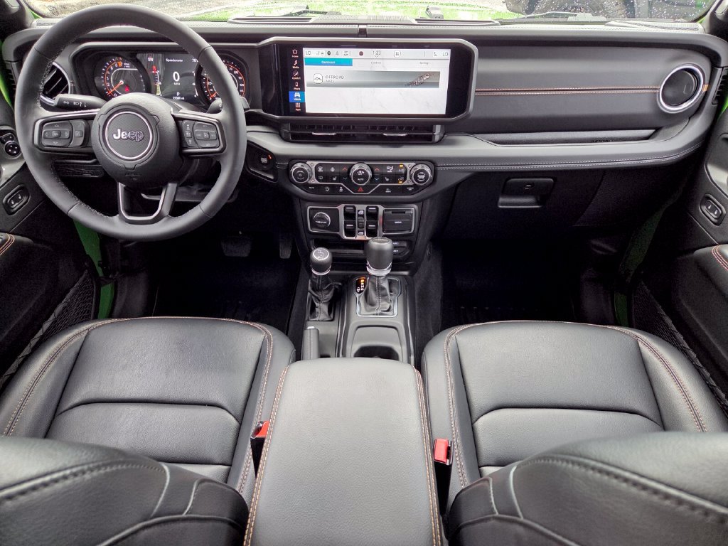 Certified 2025 Jeep Gladiator Sport AWD/4WD image 18