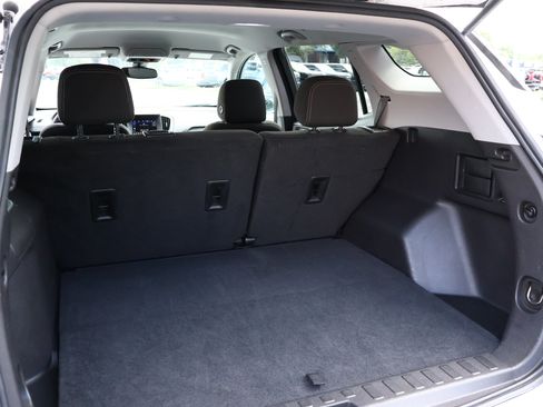 Used 2024 GMC Terrain SLE FWD image 20