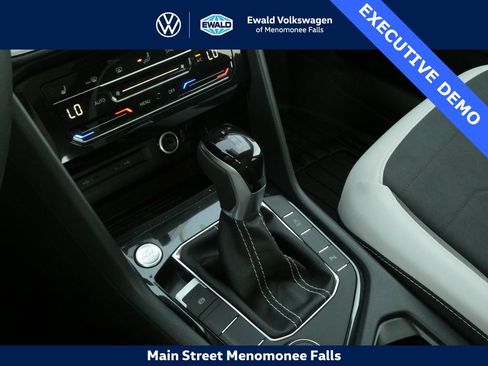 Certified 2025 Volkswagen Taos SE image 20