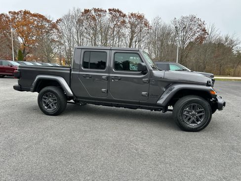 New 2026 Jeep Gladiator Sport image 4