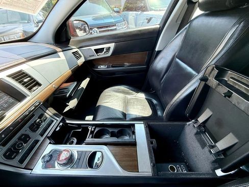 Used 2013 Jaguar XF image 19