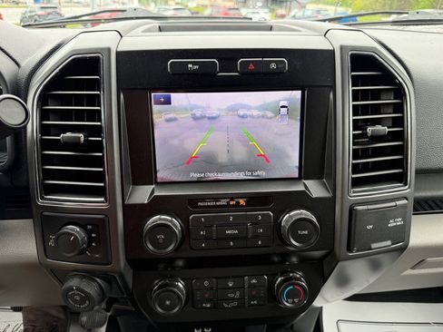 Used 2019 Ford F150 XLT w/ Equipment Group 302A Luxury AWD/4WD image 12
