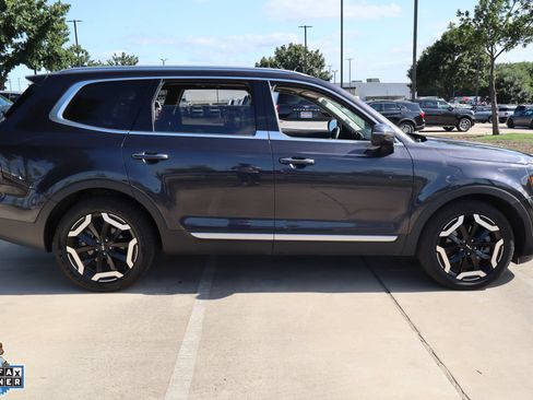 Used 2025 Kia Telluride S FWD image 2