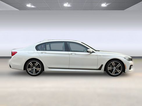 Used 2019 BMW 740i w/ Executive Package RWD image 8