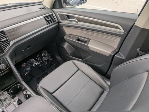 Certified 2023 Volkswagen Atlas SE w/ Panoramic Sunroof Package FWD image 16