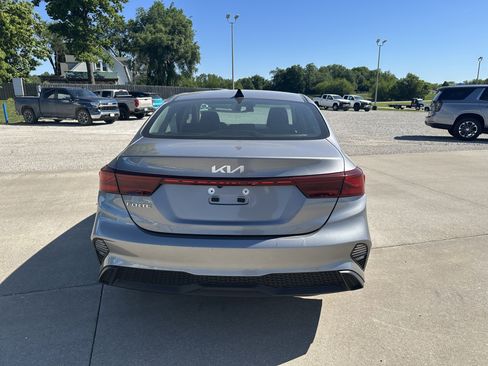 Used 2023 Kia Forte LXS FWD image 4