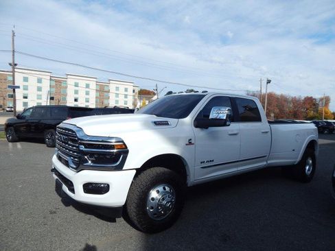 Used 2025 RAM 3500 Limited image 9