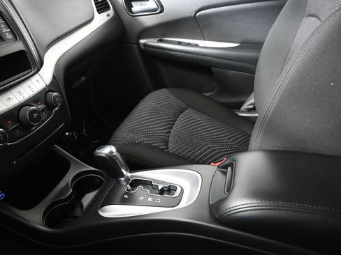 Used 2020 Dodge Journey SE w/ Blacktop Package FWD image 29