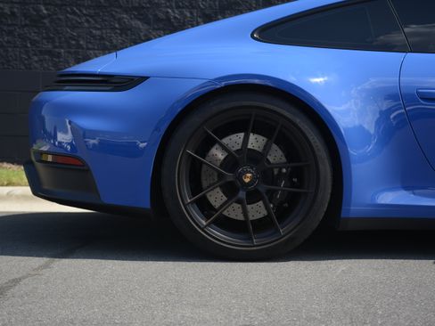 Certified 2025 Porsche 911 Carrera GTS RWD image 39