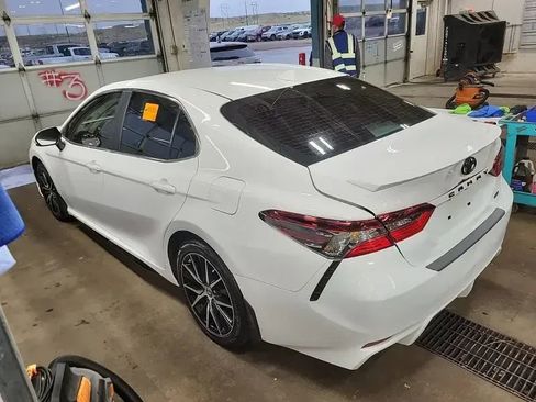 Used 2023 Toyota Camry SE FWD image 2