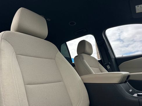 Used 2022 Chevrolet Traverse LS FWD image 22