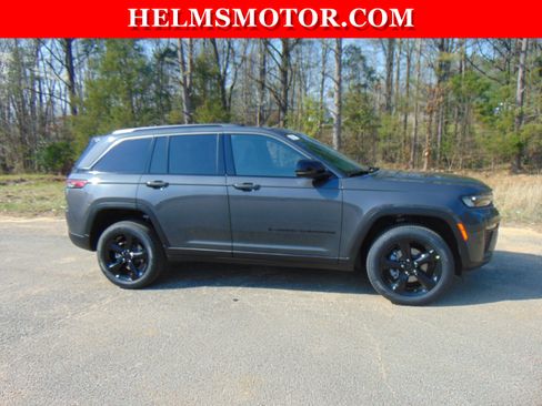 New 2026 Jeep Grand Cherokee Limited w/ Limited Altitude Package AWD/4WD image 12