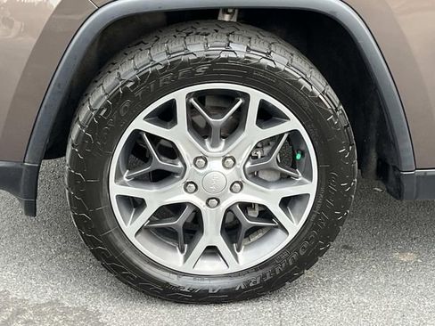 Used 2020 Jeep Grand Cherokee Limited w/ Trailer Tow Group IV image 11