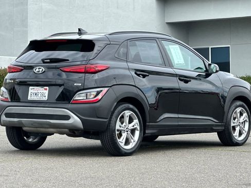 Used 2022 Hyundai Kona SEL image 2