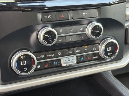 Used 2024 Ford Expedition XLT image 11