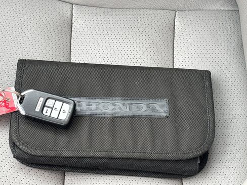 Used 2017 Honda Accord EX-L image 9