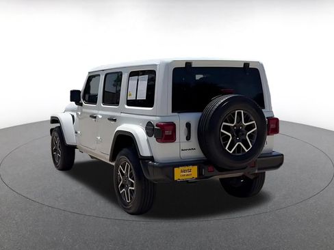 Used 2025 Jeep Wrangler Unlimited Sahara AWD/4WD image 11