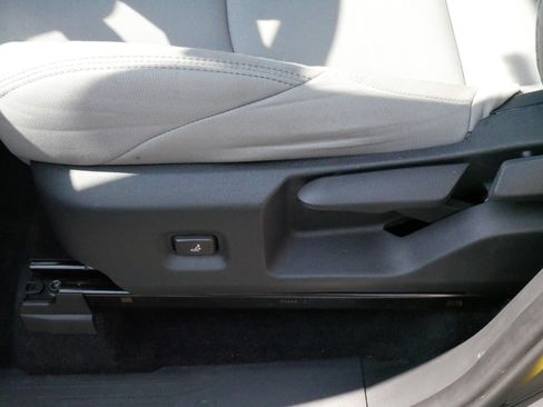 Certified 2024 Toyota Tacoma SR5 AWD/4WD image 20