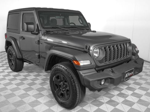Used 2025 Jeep Wrangler Sport AWD/4WD image 2
