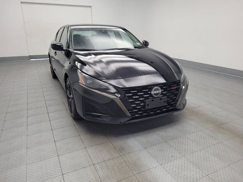 Used 2023 Nissan Altima 2.5 SR AWD/4WD image 14
