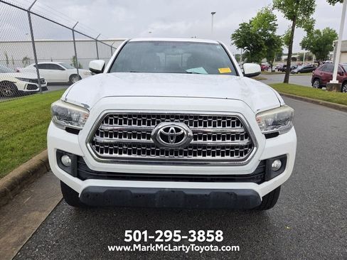 Used 2017 Toyota Tacoma TRD Off-Road w/ Premium & Technology Package AWD/4WD image 2